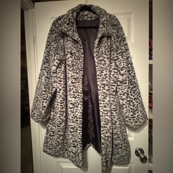 Loft? Sz XL-1X Snow Leopard Print Faux Fur Coat w/ full lining - Picture 5 of 7